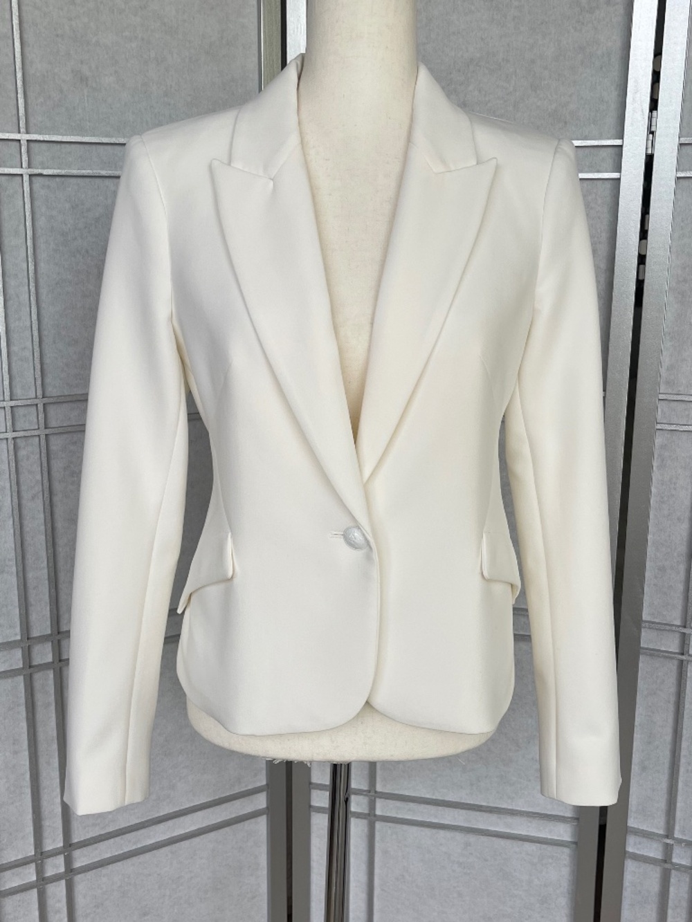 L'AGENCE White Jennah Blazer sz 4